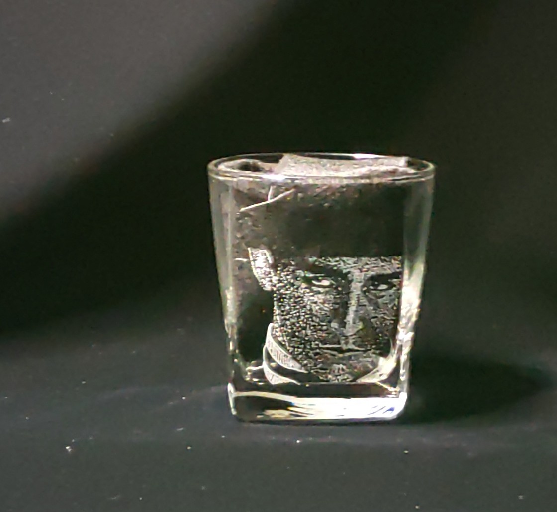 usayukarichan's tweet photo. 今月の彫り成果、その2。
#グラスエングレービング #glassengraving
#ホビット #thehobbit
#落下の王国 #TheFall
#ロードオブザリング #theloadoftherings
#thranduil #maskedbandit #eomer
#LotRfanart
#TheFallfanart https://t.co/iFbu9p28AS