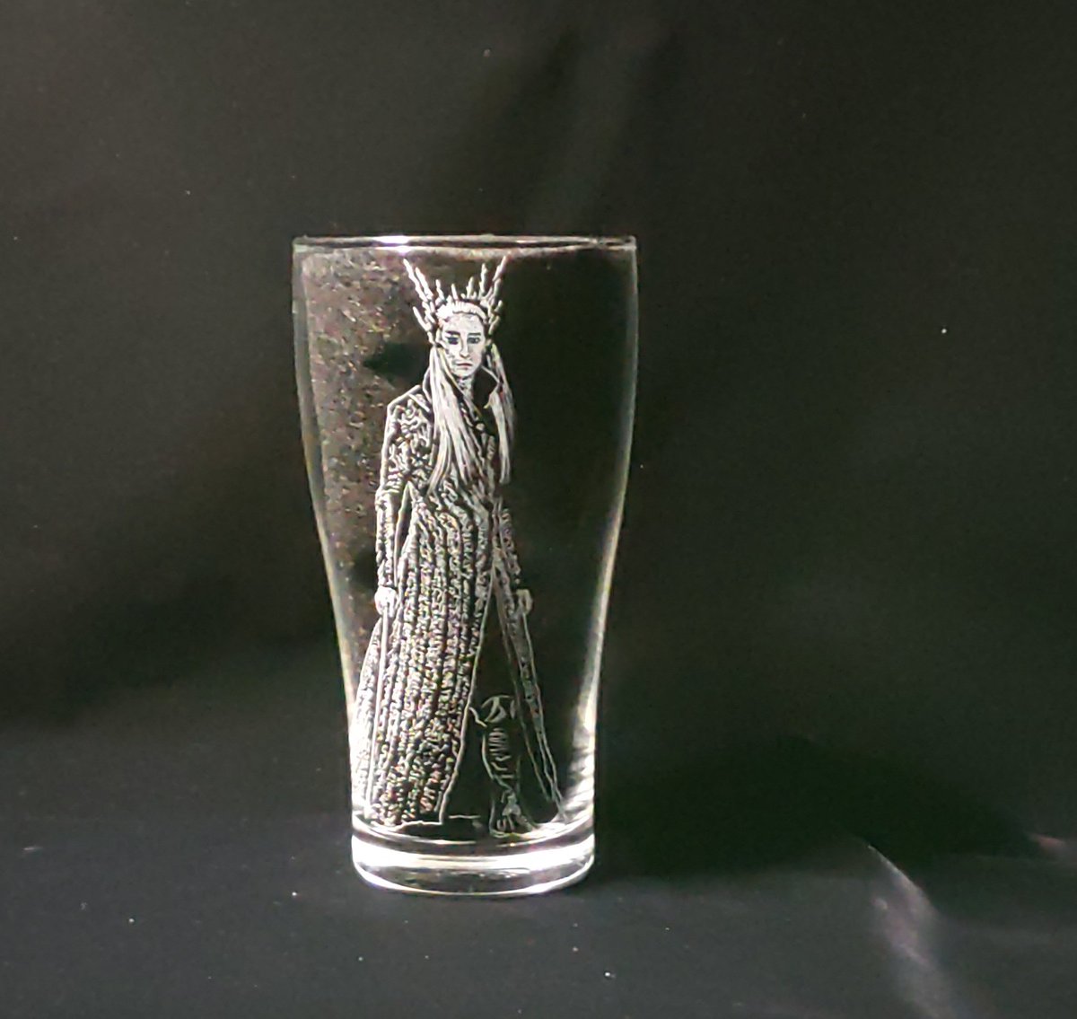 usayukarichan's tweet photo. 今月の彫り成果、その2。
#グラスエングレービング #glassengraving
#ホビット #thehobbit
#落下の王国 #TheFall
#ロードオブザリング #theloadoftherings
#thranduil #maskedbandit #eomer
#LotRfanart
#TheFallfanart https://t.co/iFbu9p28AS