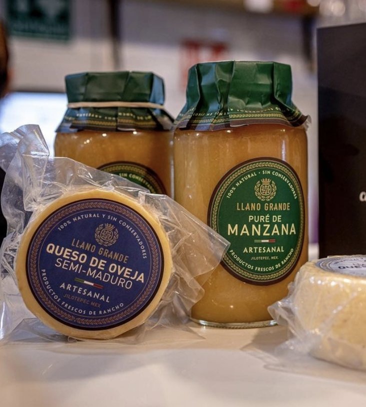 ¿Te gustan los quesos fuertes? 🔥 El queso semi-maduro de <a href="/LlanoGrandeMex/">Llano Grande</a> te va a encantar... Pruébalo con puré de manzana 🍎 ¡Una delicia!