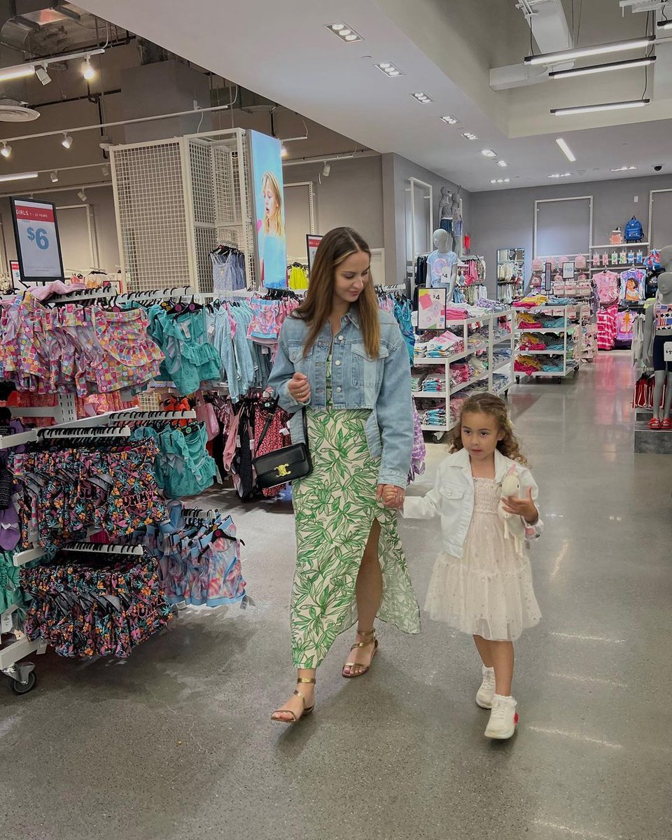 Mommy &amp; me shopping dates at <a href="/Primark/">Primark</a>.USA x City Point with @mashawears. Get your vacation essentials now! ☀️😎🌴