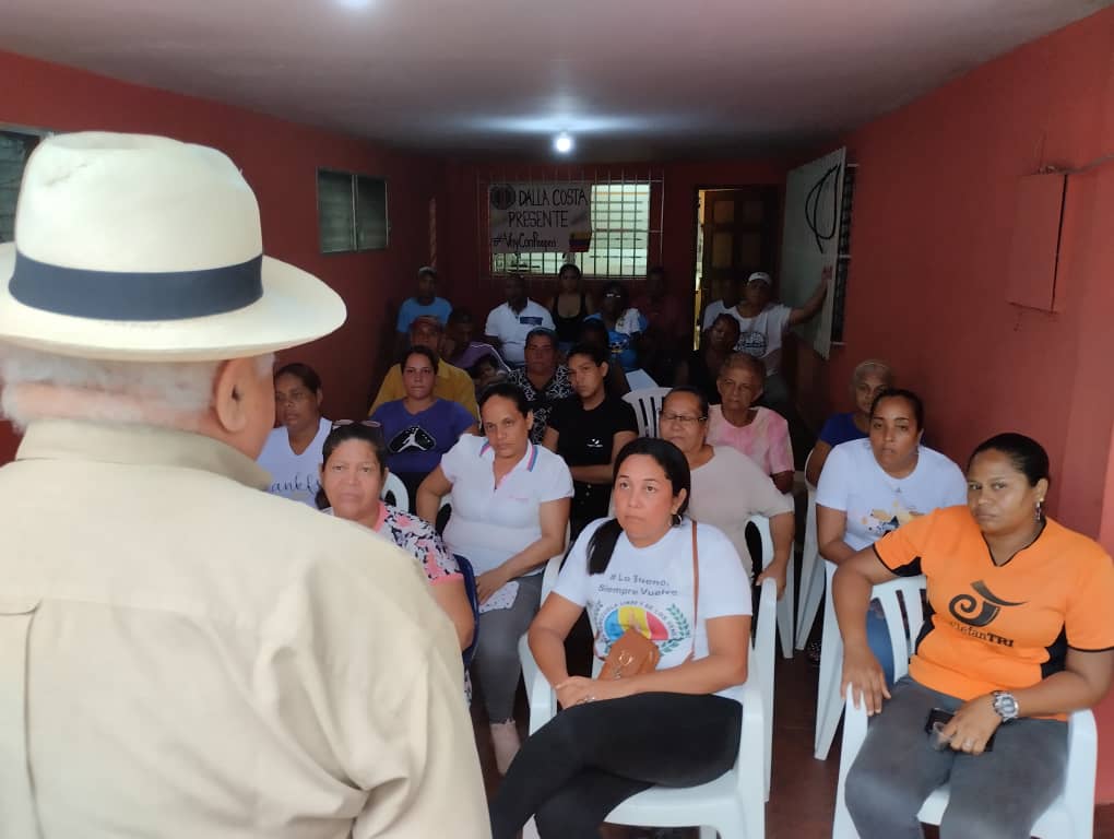 Reunión con mujeres voluntarias simpatizantes de Dalla Costa #Caroni <a href="/AdBolivar/">Adrian Bolivar</a> con  <a href="/Prospericarlos/">Carlos M. Prosperi</a>