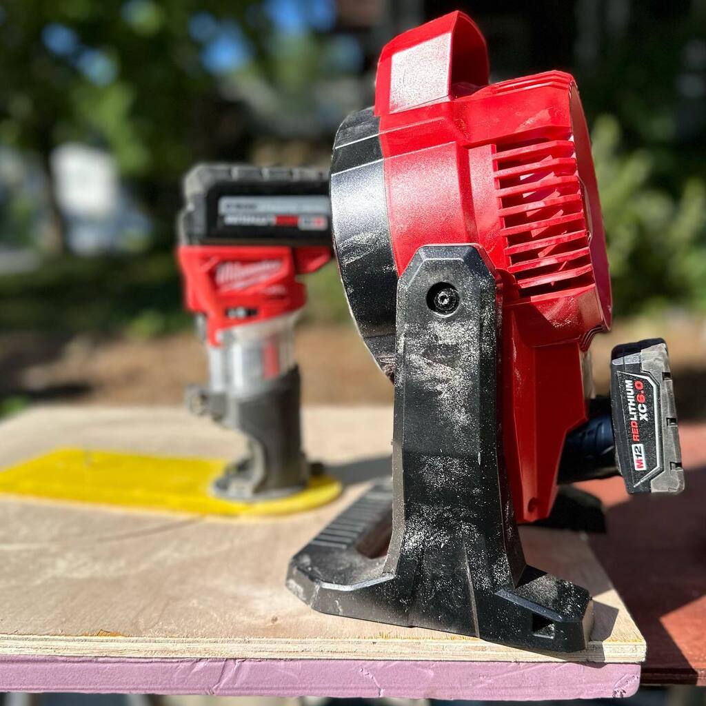 jhoetzl's tweet photo. The @milwaukeetool #m12 fan works great for keeping dust away while cutting out some circles with the @jasperprecisiontools 290 circle cutter router jig and a @whitesiderouterbits up cut spiral
#DadAlwaysSaid #DontInventSomethingYouCanBuyDownTheStreet #milwaukeetools #jaspe… https://t.co/IJ3BFt0N05