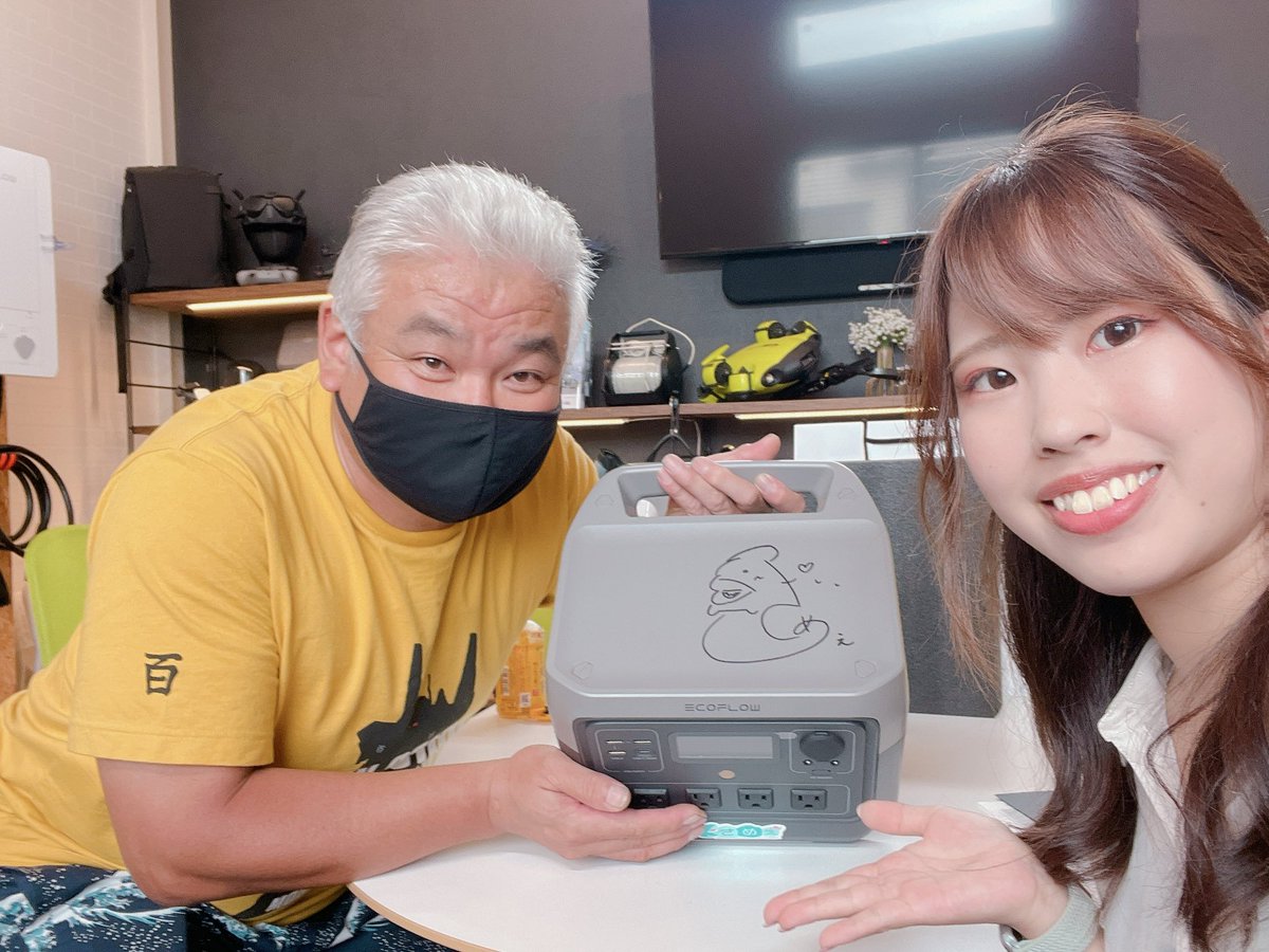 Makichan_Drone's tweet photo. Ecoflow製品に直接サインとか緊張した…嬉しい😂❣️❣️
なんと東海地方からはるばるご来店いただきました！🚗³₃

ご来店特典として
○限定ノベルティプレゼント
○実際に車へ持ち込んでみる
が可能です！

購入のご相談はお気軽にDmまで〜💌 
#EcoFlow #River2
#川越 #ドローンテクニカルファクトリー川越