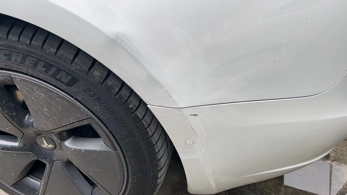 IvanGoForCCIE's tweet photo. @ElonMuskAOC @elonmusk Need to improve the driving skills of the engineers in your repair center. I repaired the car in your shanghai repair center, but the engineer crashed my car again. This is a new car for three months, sad. https://t.co/rrxcw78lg3