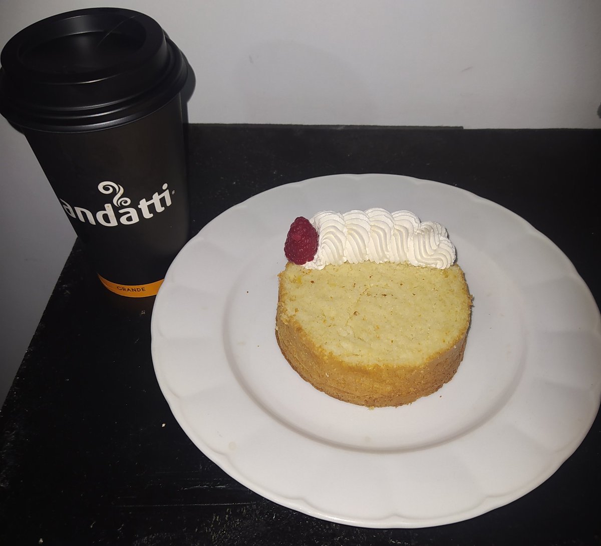 HERMOSAHANY's tweet photo. Deli!!! 🤤🍰☕ https://t.co/slHE2VCiHo