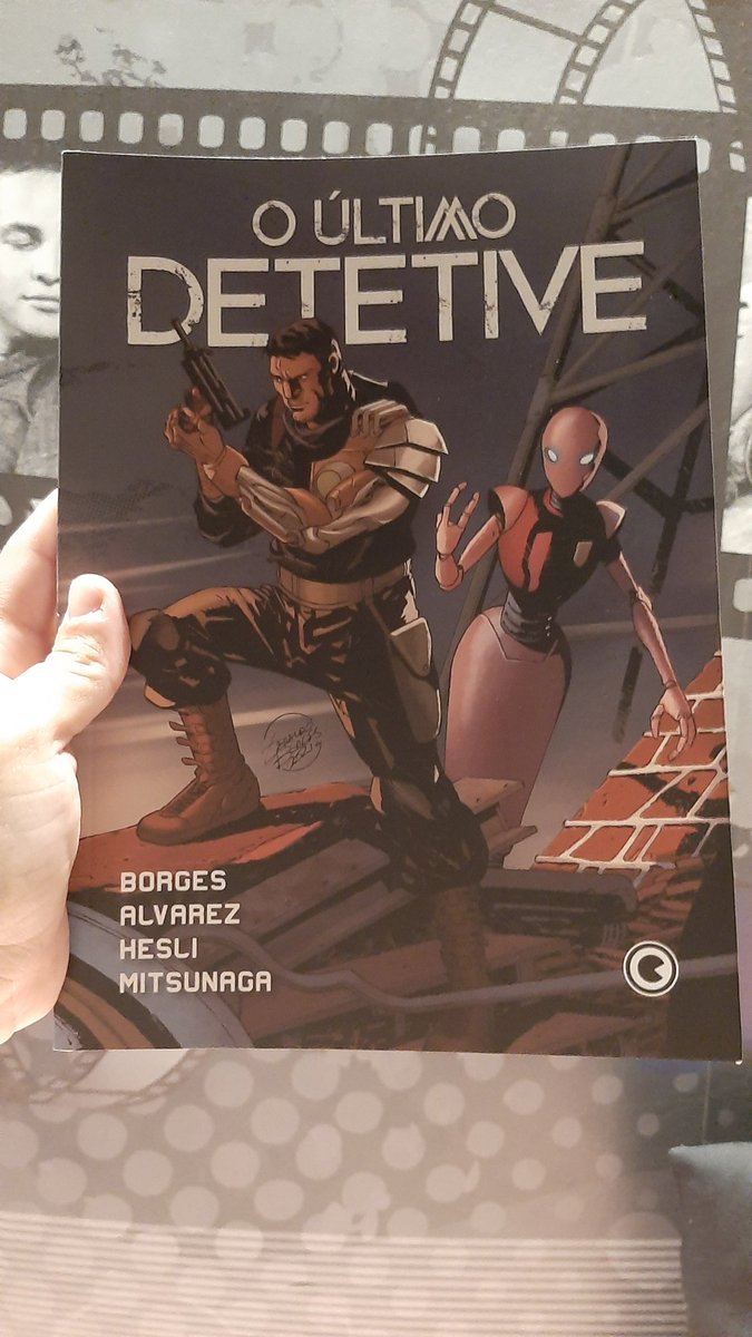 Um brasileiro que trabalha para marvel e DC decide fazer sua própria história, a 'nova Amazônia', e com base no nosso estado mesmo!! Não estava esperando muita coisa mas caramba... como é bom reconhecer a sua cidade, a sua cultura em um quadrinho ❤