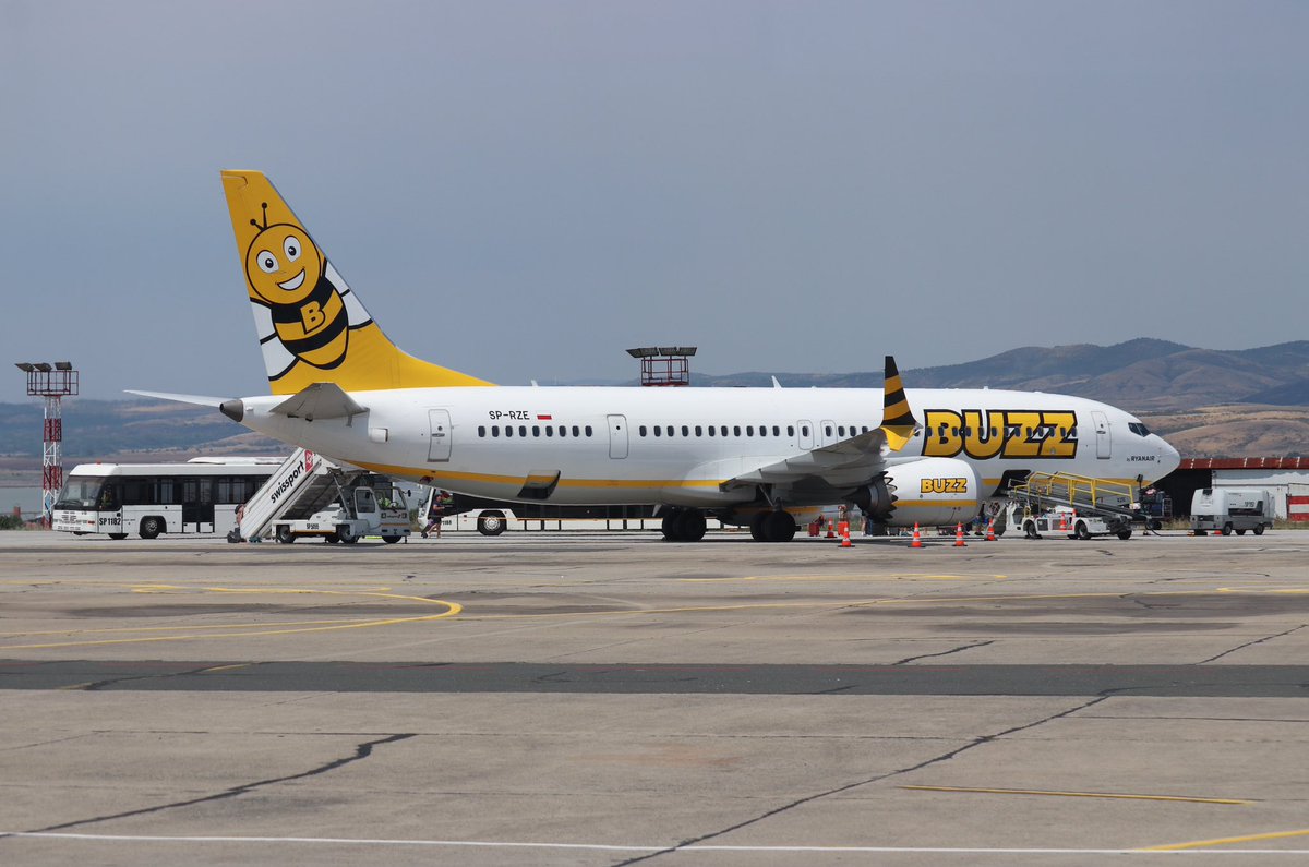 josviaque's tweet photo. ✈️ #Boeing 737 #MAX8 w barwach polskiego #Ryanair.a 🇵🇱. #Buzz #B737 #LBBG #BOJ #Burgas #Bułgaria #avgeek #planespotting https://t.co/d1hj1IdEMj