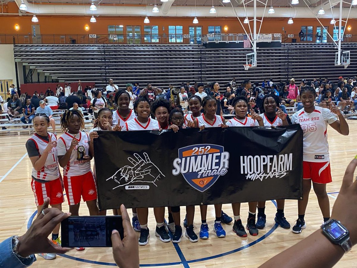 Team 2-5-2 Lady Hurricanes tweet media