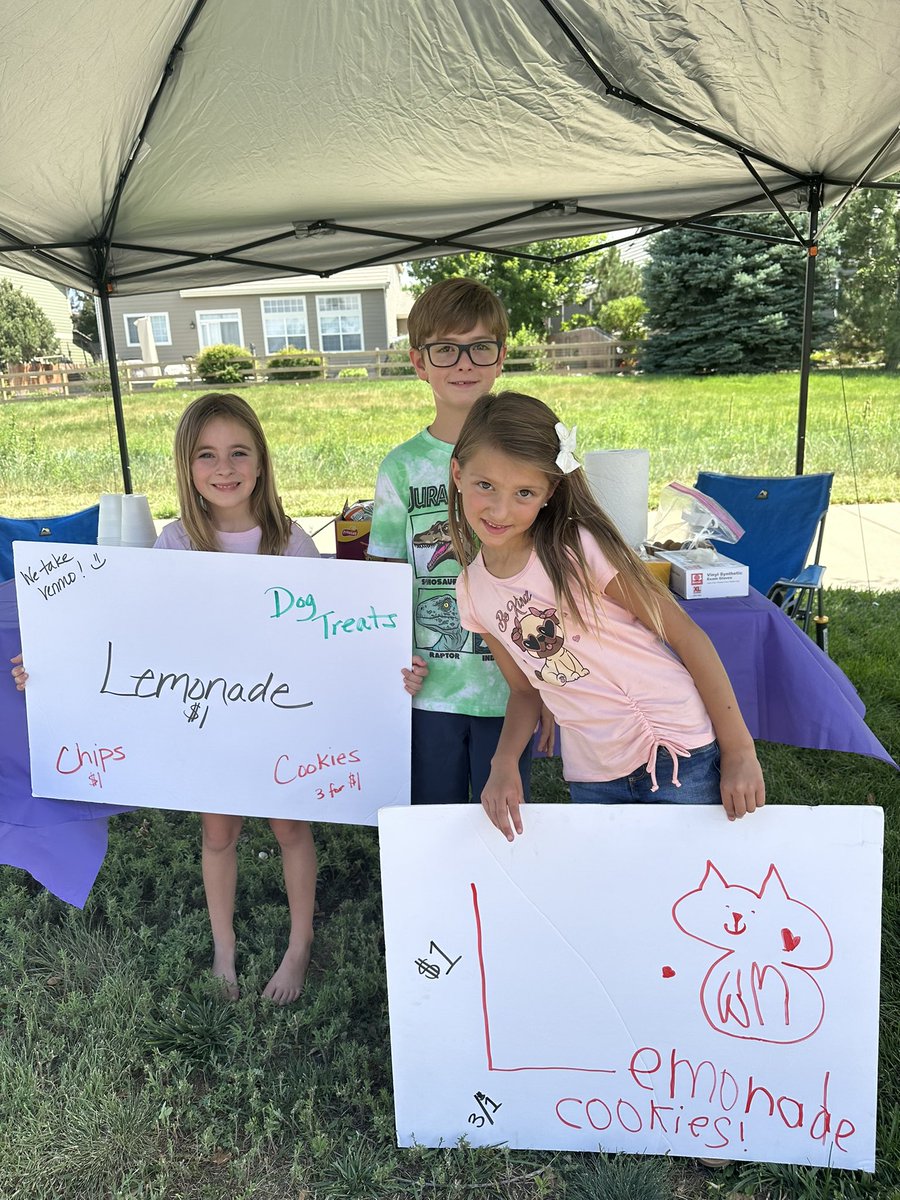SCE_Principal's tweet photo. I love seeing our young Eagles using their entrepreneurial skills to wrap up their summer! The lemonade stand can now be crossed off the summer bucket list! #ItsHotOut https://t.co/9MzZCuFVTX