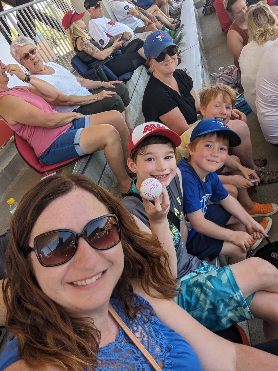Beautiful day for some baseball. <a href="/mhmavericks/">Medicine Hat Mavericks</a> #GoMavsGo ⚾