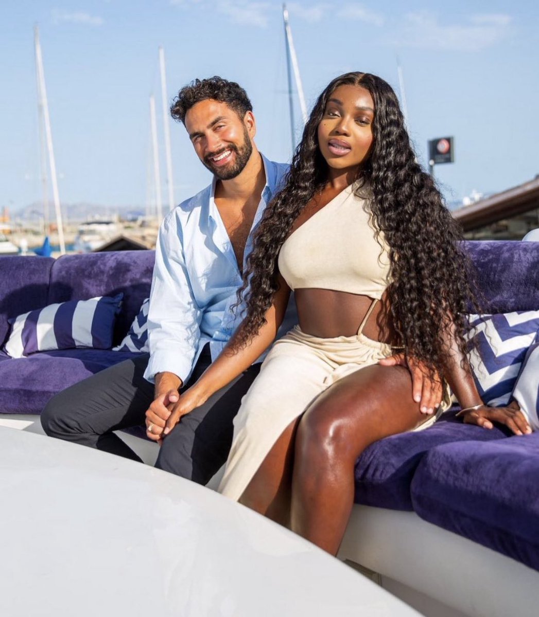 Just_Ang3ll's tweet photo. Everyone vote Whitney and lochan to win they deserve it #loveisland https://t.co/bl4UEVtfj6