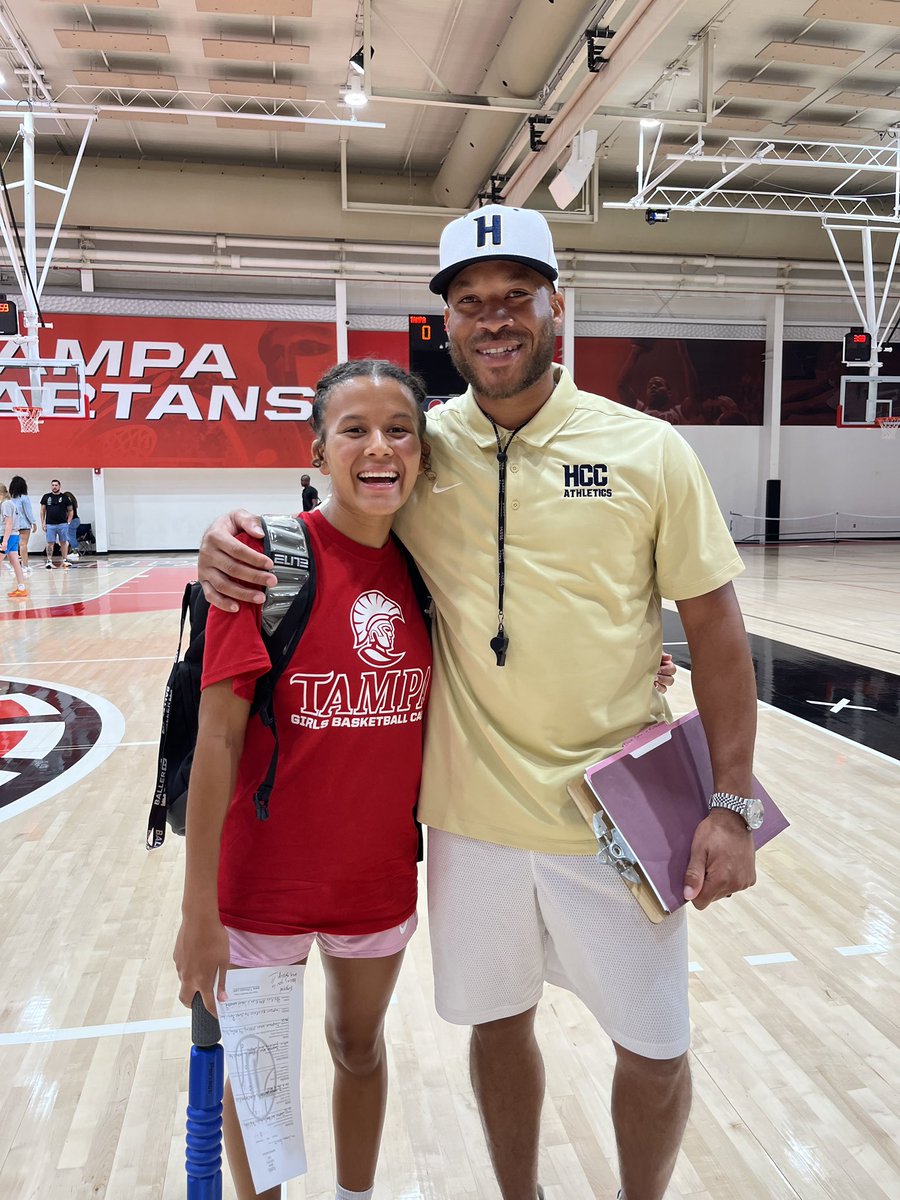 SummerB_4's tweet photo. I’m so greatful to have worked with @CoachCERich over this past weekend at the UT Elite Basketball Camp. He was very inspirational and positive while working with me. #ChampionsAreComfortableBeingUncomfortable https://t.co/AOWZik18wu