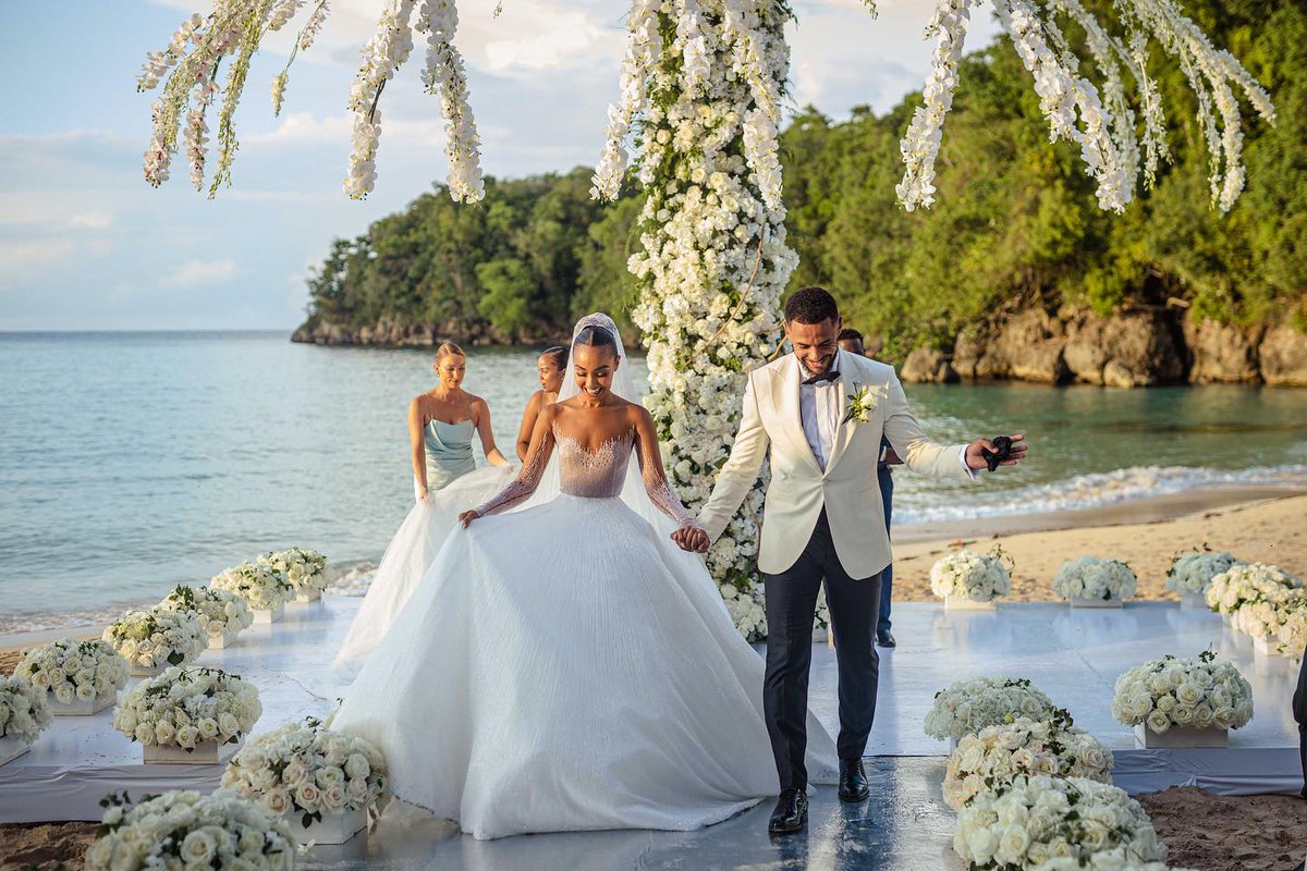 myeventpod's tweet photo. Little Mix' #LeighannePinnock and footballer #AndreGray are officially married.
#littlemix #littlemixers #loveisland #bride #wedding https://t.co/80WIzDWkgl
