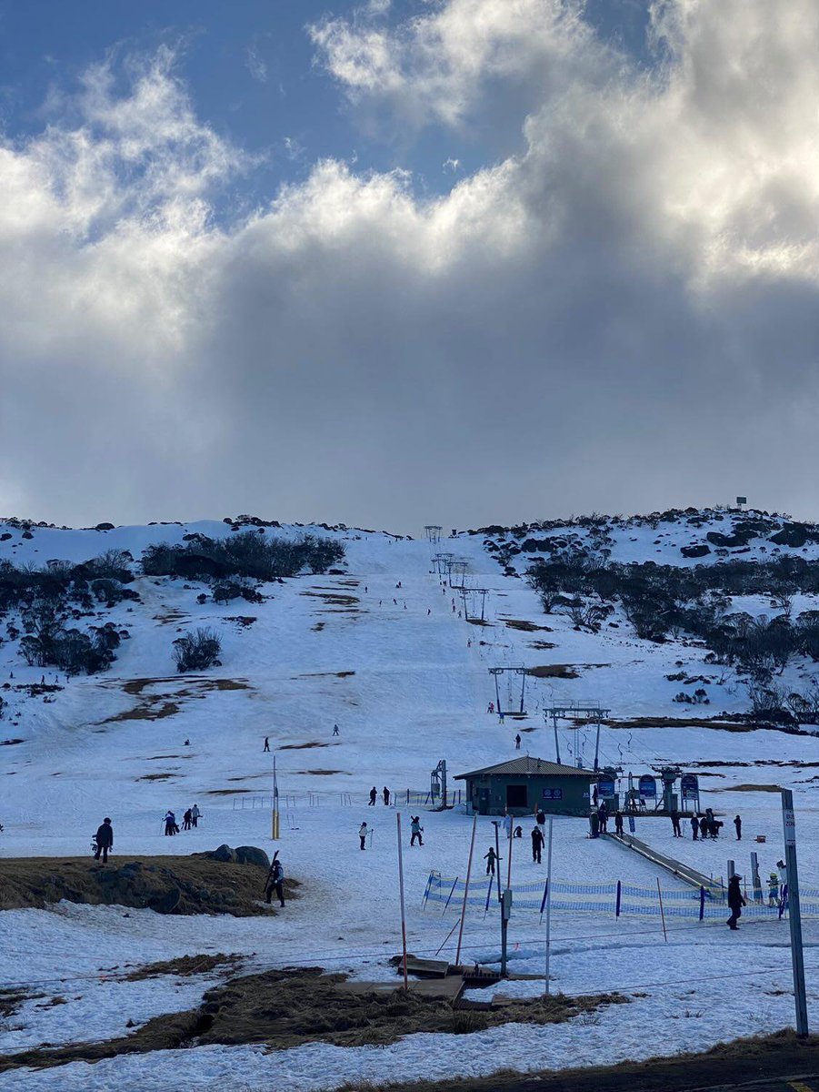 lugoburger's tweet photo. @Bluntz_Capital Better coverage than Perisher this weekend haha. This was Smiggins 😬😳 https://t.co/YTFYv3nAqg