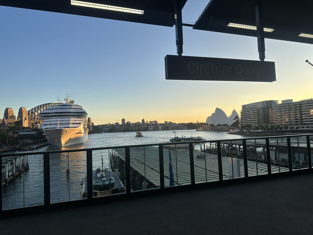 My second Sydney train station this week with a marvellous morning view #CircularQuay