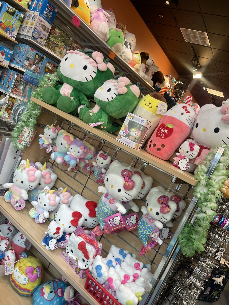 EmpLovePink's tweet photo. My Fav .. Know I Got Smthn 💕 @hellokitty https://t.co/ORzlxlAkvK