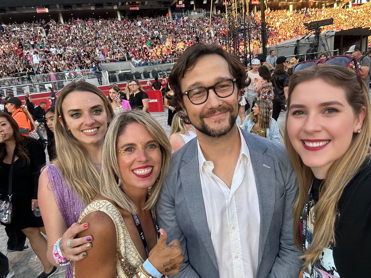 Sitting next to @hitRECordJoe at the Eras Tour!!!! #JosephGordonLevitt #TheErasTourSantaClara @taylornation13 @taylorswift13 #TheErasTour #TaylorSwift