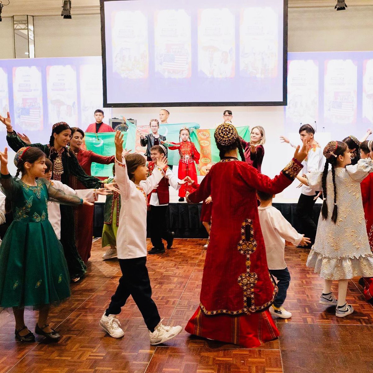 Startup_WCC's tweet photo. #countryday #turkmenistan #minibossashgabat https://t.co/agcWsM2pPw