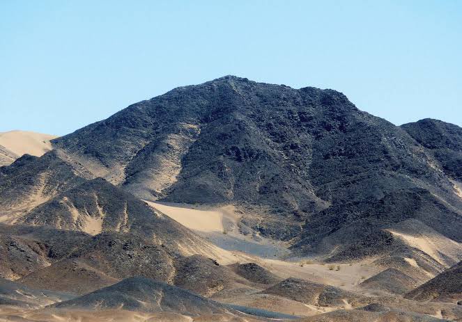 FaseehMangi's tweet photo. 🚨Saudi Arabia has held talks with Barrick Gold about investing in Pakistan’s copper mine 
 🇸🇦 Saudis will introduce a partner that has significant political influence in Pakistan | Bloomberg Exclusive with a photo I took more than a decade ago at Reko Diq https://t.co/qttdvaFHcS https://t.co/89TIzKS0nf