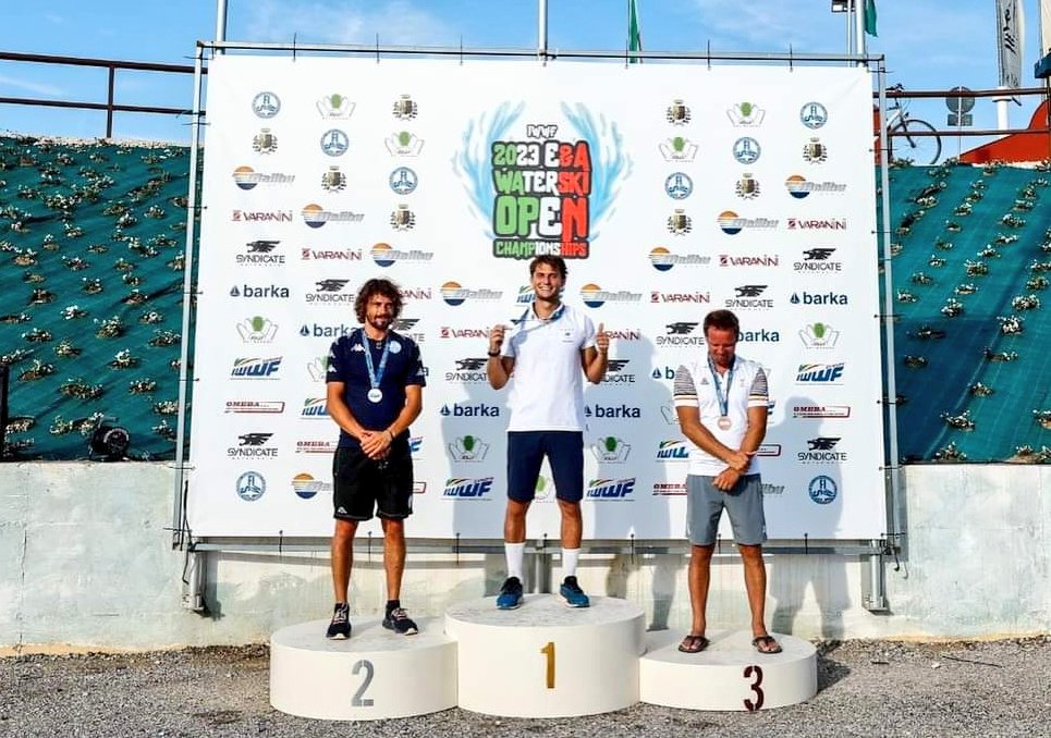 Thomas Degasperi si laurea campione europeo nello slalom #scinautico per la decima volta in carriera, la quarta consecutiva. Ovazione speciale per un campione leggendario e complimenti a tutte le atlete e gli atleti, capaci di vincere un bronzo e 6 argenti, di cui uno a squadre🇮🇹
