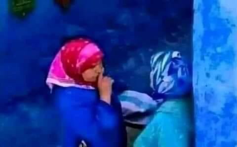 - برنية؟؟ 
- نعم! 
- ماتقوليش صغارك خيرهم كل 72 ساعة يلبسوا في سيريا؟؟
أسكتي ساكتة قبل شوي يدوّروا في سيريا السد القطري😍.