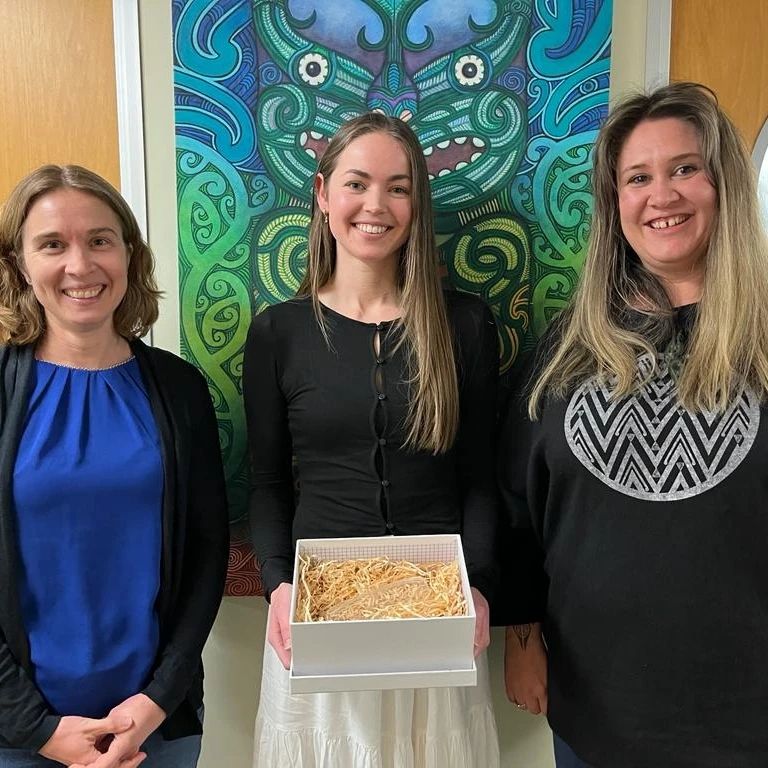 ucspeechlab's tweet image. Huge congratulations to the lovely Megan on her recent PhD confirmation where she was presented with her Tohu Rangahau award by Katrina on behalf of the NZSTA.
#UCspeechlab #ucneuroscience @ucspsh @UCNZ #SLP #slpeeps