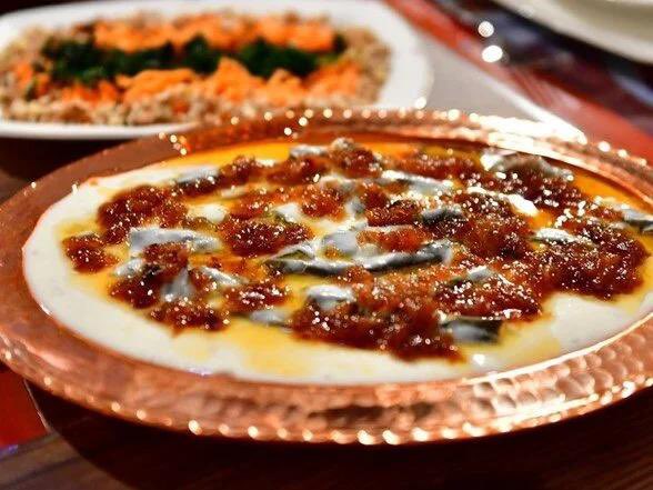yesilyurtbeltr's tweet photo. #MasterChefAllStar ‘da Yeşilyurt’umuzun Coğrafi İşaret Tescil Belgeli ‘Kiraz Yaprağı Sarması’ na yeni bir yorum getirilmiş 🙃

Sizce hangisi daha güzel? 😇 https://t.co/5RRdBvQ6lb