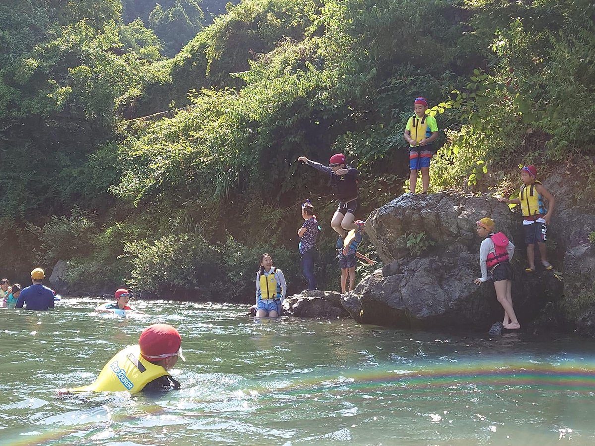 週末は学童のキャンプ引率。川で見守りしながら、飛んだり潜ったり楽しんでたら、スマホの防水ケースに　　浸水してて、しっかり壊れた。