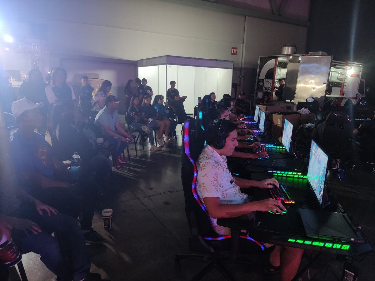 XZEAL_GAMING's tweet photo. La Xzeal Arena se convirtió en LAN.

Comunidad de lol en México, desde casters, jugadores pro, cosplayers, presentes en @gameoneblast 

#xzealesports🖥️ | @TAB_Anomaly https://t.co/YpQXK3y5TT