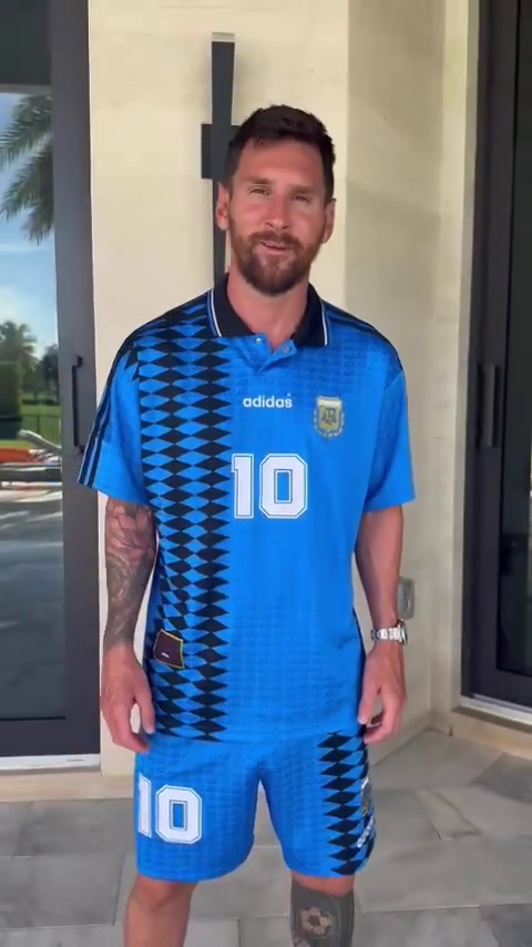 Fotomaç on X: "🇦🇷🐐 Lionel Messi, efsane Diego Maradona'nın 1994 Dünya Kupası formasını giydi. 🤩 https://t.co/y4NyRzGyeM" / X