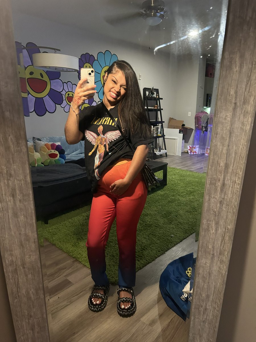 oohzadgaf's tweet photo. &amp; my baby thank u to my baby 😍 https://t.co/3s7BTUZMNa