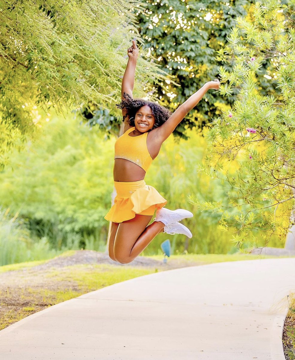 May your Sunday be filled with SMILES and CHEER!!! 💛 #theworldneedsmorecheer #cheerathletics #cheerleader #cheer #cheerleading