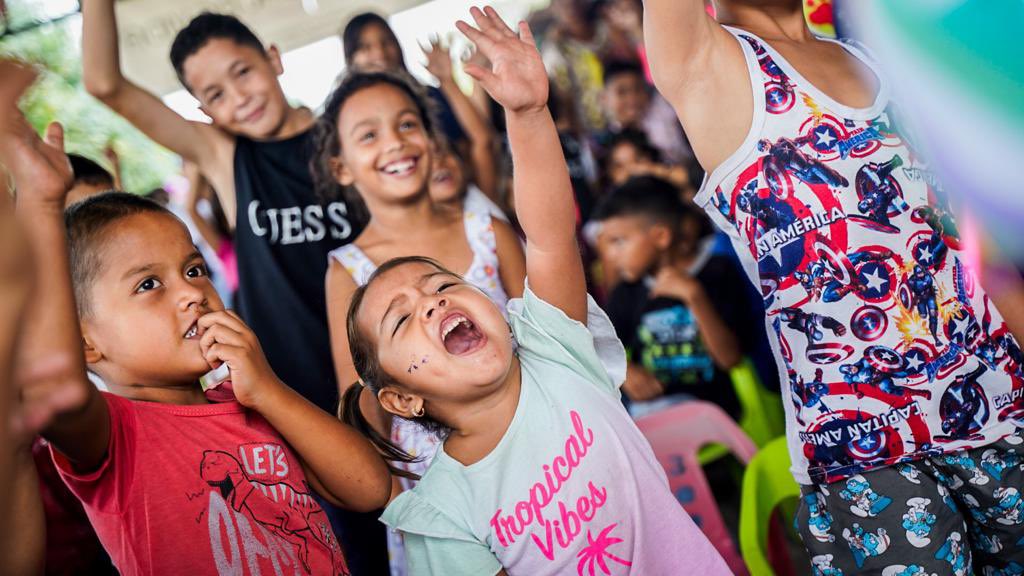 CORMACARENA's tweet photo. ¡No importa el clima, importan las ganas de celebrar!

Hoy vencimos el frío en el sector del Dique, en Villavicencio, para festejar la vida.🥳

Por los niños recorremos el Meta para integrar desde ya a los futuros defensores de la naturaleza en esta misión. 🌱💚🫶🏻

#HappyVerdey https://t.co/iSYEhW3U8a