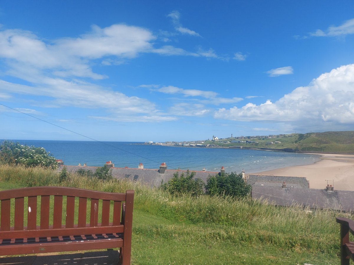 5 weeks ago Thomas and I visited Banff for the first time. I was adamant that it is the only place I ever want to live again (we visited for 30 mins) and Thomas was adamant that a 35 minute commute is too much. Anyway, we're going up to get the keys to our flat tomorrow 😅