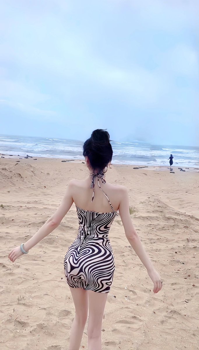 daversifier's tweet image. Forget your worries, release your stress and let the energy of the ocean heal your body and mind. This is an opportunity to live in harmony with nature and reconnect with inner peace and balance.