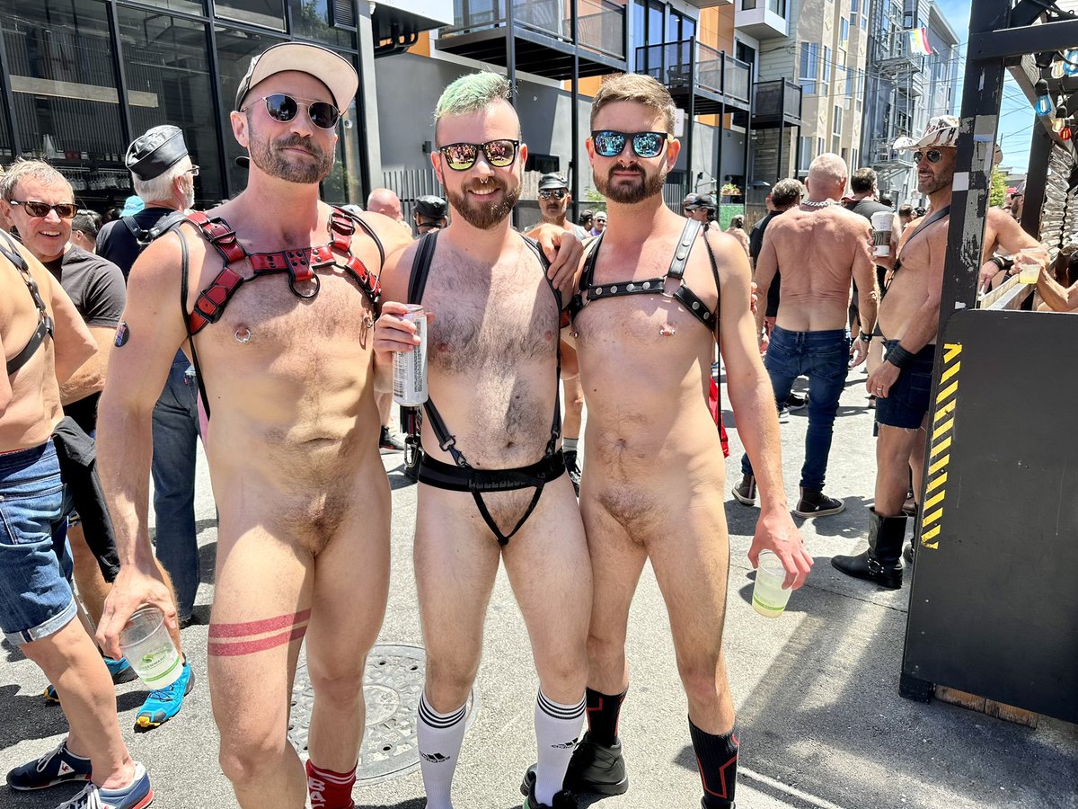 versasspunk's tweet photo. There's just more of us every year and this year feels like the best 😉 @shinypig1111 @desertfalcon19 https://t.co/wAeRhyaaZn