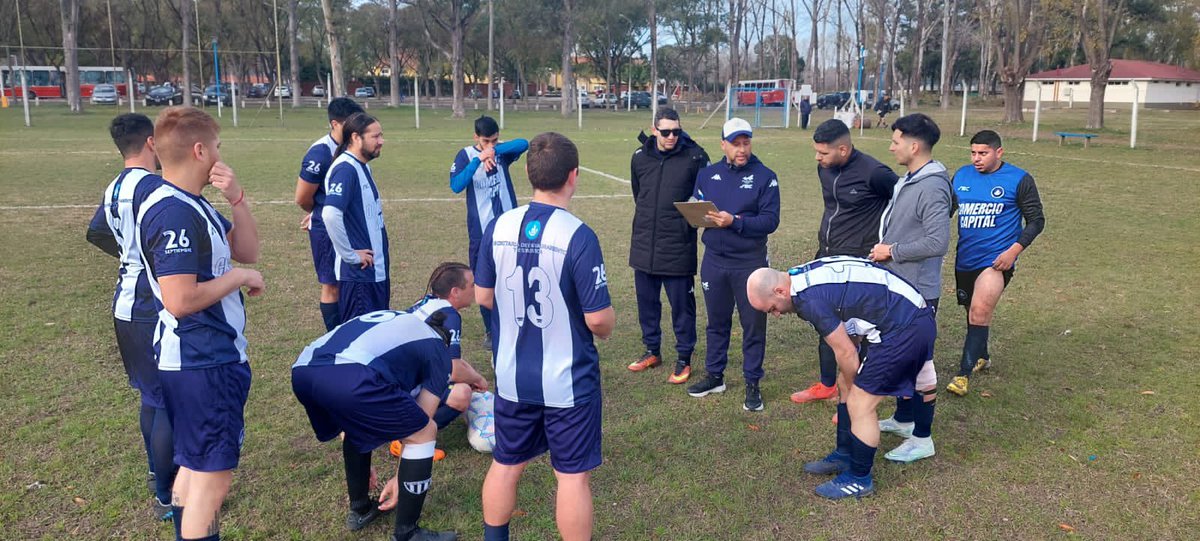 Sergio_OrtizOk's tweet photo. Hoy los equipos de @SEyESec y @MyN_Sec jugaron la tercera fecha del torneo de fútbol que realiza nuestro sindicato a través de nuestra Secretaría de Deportes y recreación a cargo de @OscarTedescoSEC . 
Quiero agradecerles a nuestros compañeros y compañeras por el compromiso que le ponen jornada tras jornada , generando unión, amistad, solidaridad que son los valores por los culés participamos. 
Gracias a nuestro cuerpo técnico por estar a cargo y llevar adelante esta enorme tarea @SegoviaHugo81 @AxCANCH 
@hernanm145 @MiguelR65063177 @fondev2