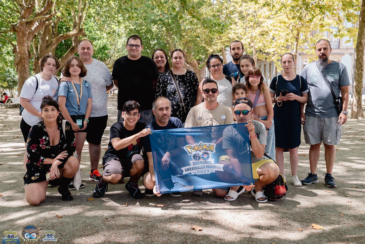 PoGoFerrol's tweet photo. La familia sigue creciendo, hoy ademas de cazar pokemon nos tocó hacer de modelos. Gracias a todos por el apoyo.@NianticLabs @PokemonGoApp @PokemonGOespana #PokemonGOCommunityDay #ambassador #communityambassador #ferrol #MeetYouOutThere #veranoPokemonGo https://t.co/hbSgUDp2xh