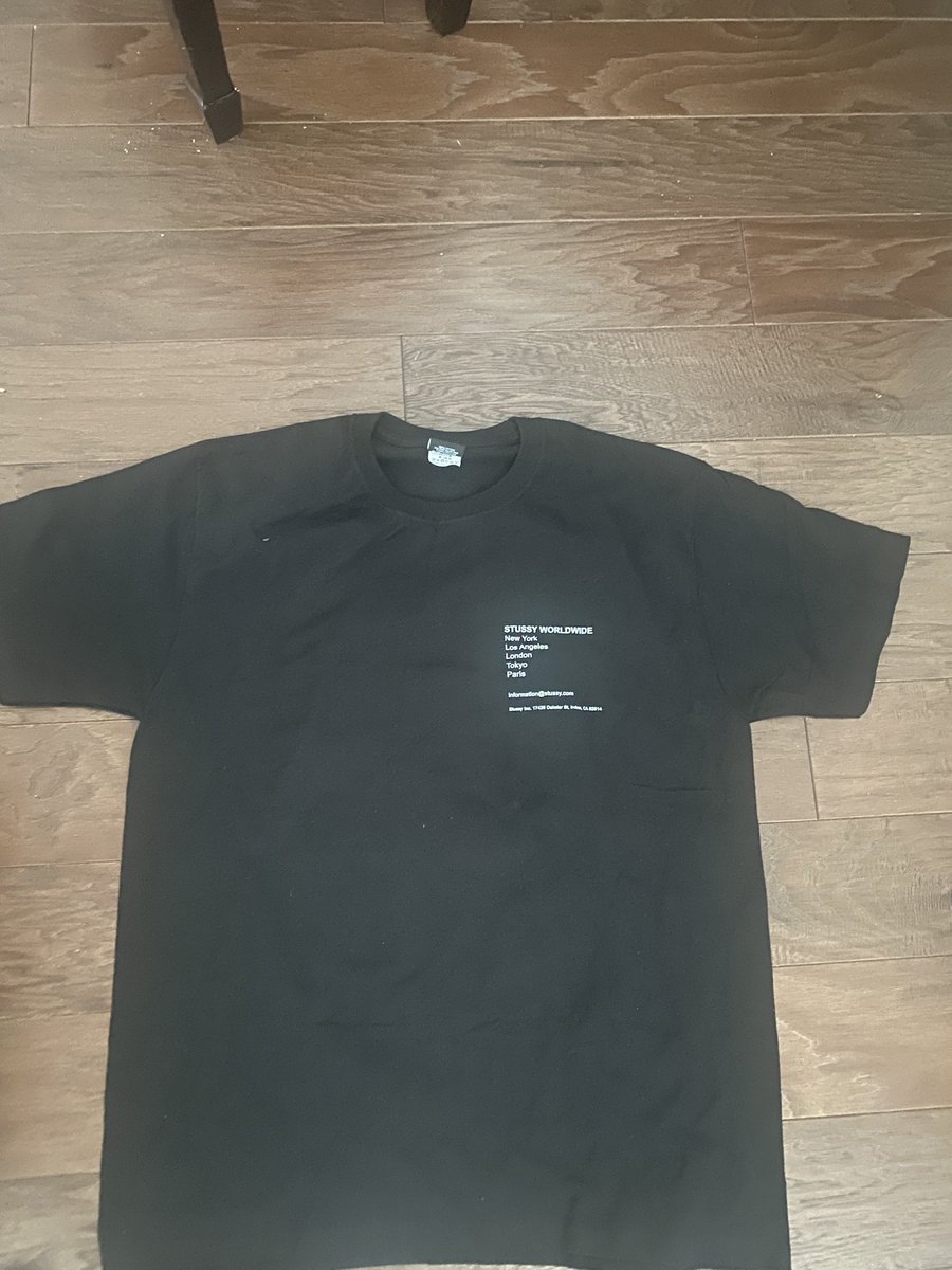 zhqng_'s tweet photo. @svizify i alr went yesterday i got 2 tees https://t.co/UlclSjEA10