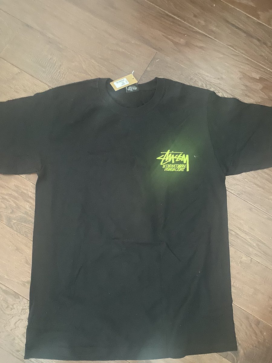 zhqng_'s tweet photo. @svizify i alr went yesterday i got 2 tees https://t.co/UlclSjEA10