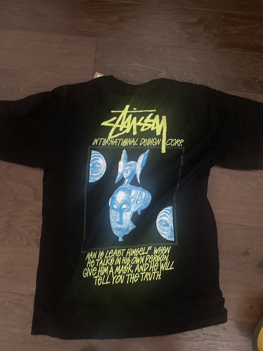 zhqng_'s tweet photo. @svizify i alr went yesterday i got 2 tees https://t.co/UlclSjEA10