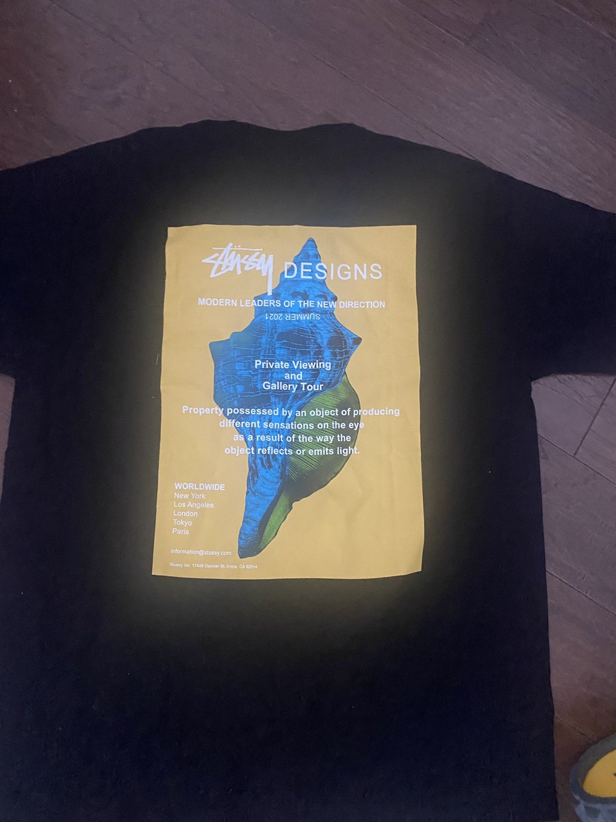 zhqng_'s tweet photo. @svizify i alr went yesterday i got 2 tees https://t.co/UlclSjEA10