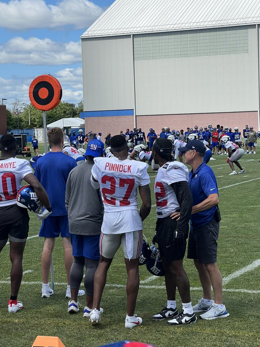 SJaraffe's tweet photo. Came to see my favorite Giant @Jason_Pinnock. This was moments before that nasty pick. #AirPinny #PinnyLoading https://t.co/gjlNWcrbOZ