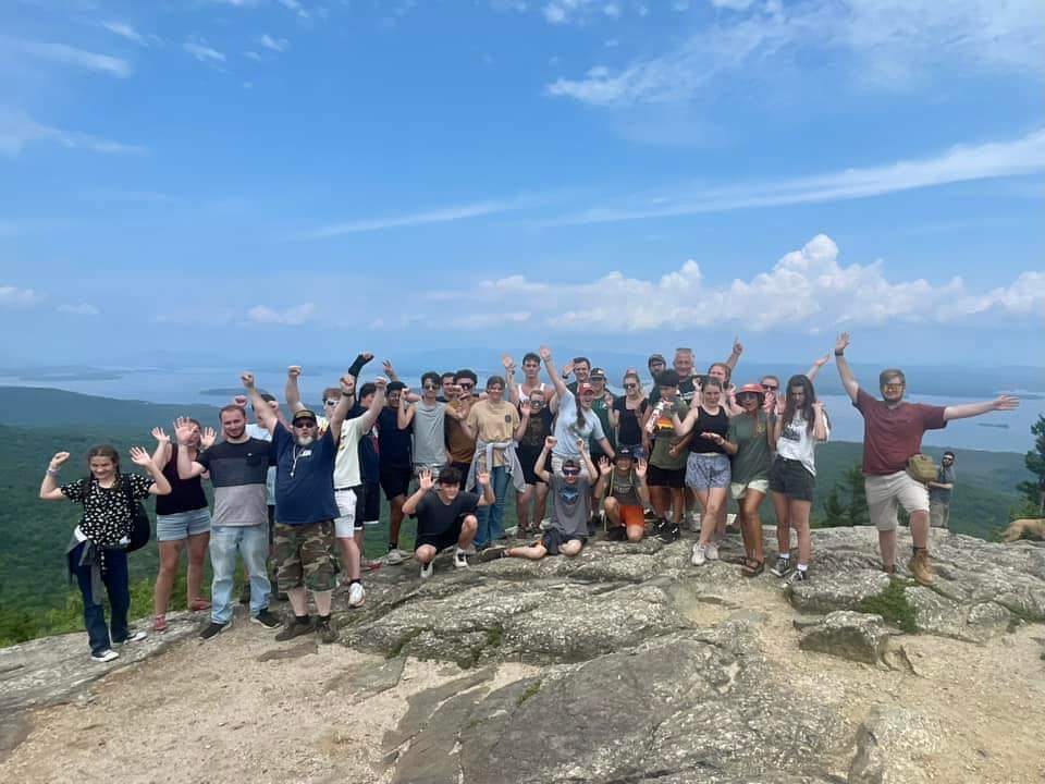 GenNOWCLF's tweet image. Our Youth Group on the top of Mt. Major.