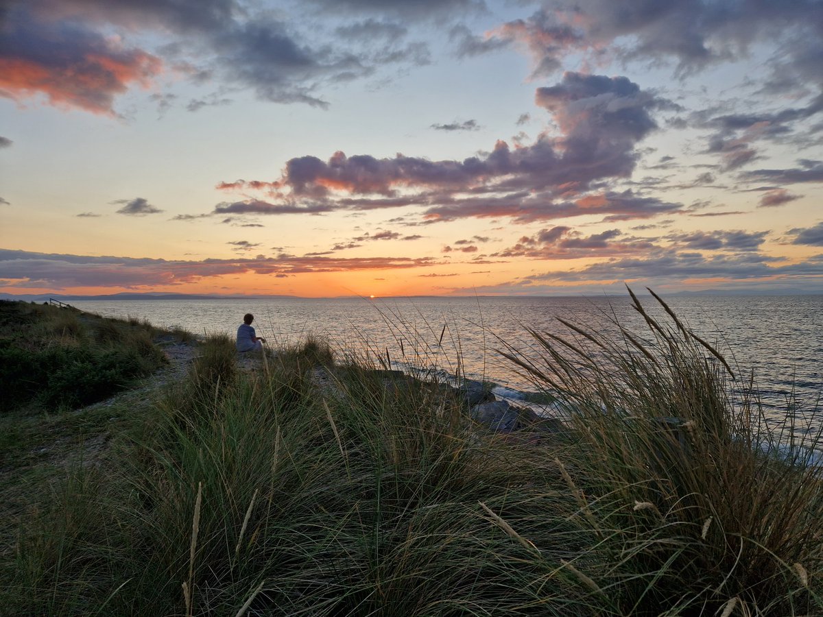KateBettsMedia's tweet photo. Night night. Here's to the start of another week....

(Taken at 9.30 on the #SundayTimes best beach in Scotland) https://t.co/SndP8AUsyP