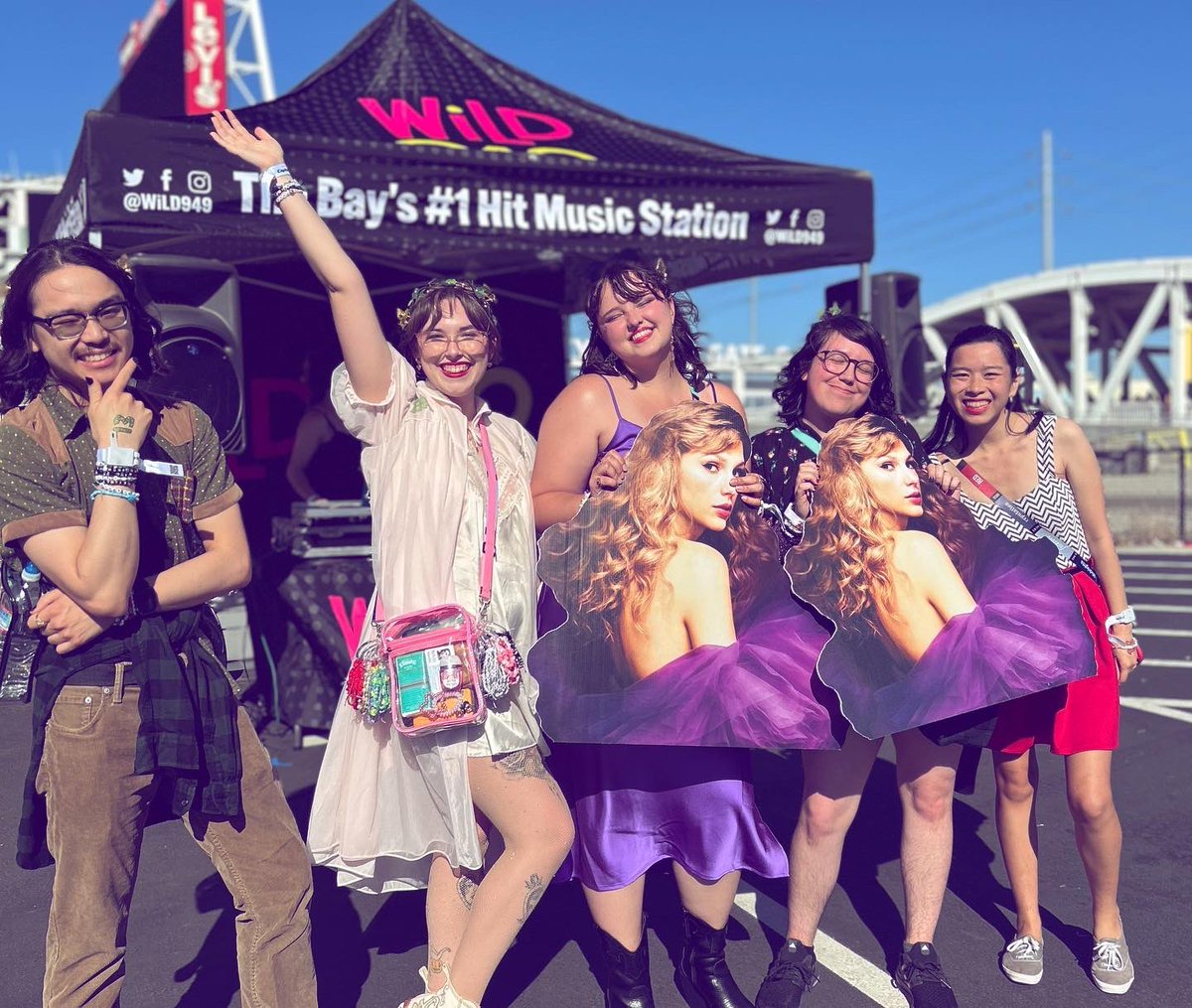 bitterghosts's tweet photo. part 2 of taylor pics! 

and i guess i’ve accepted my fate because it has been two days and the sparkles are still everywhere… (extremely worth it ✨) https://t.co/jMAa0HdoRZ