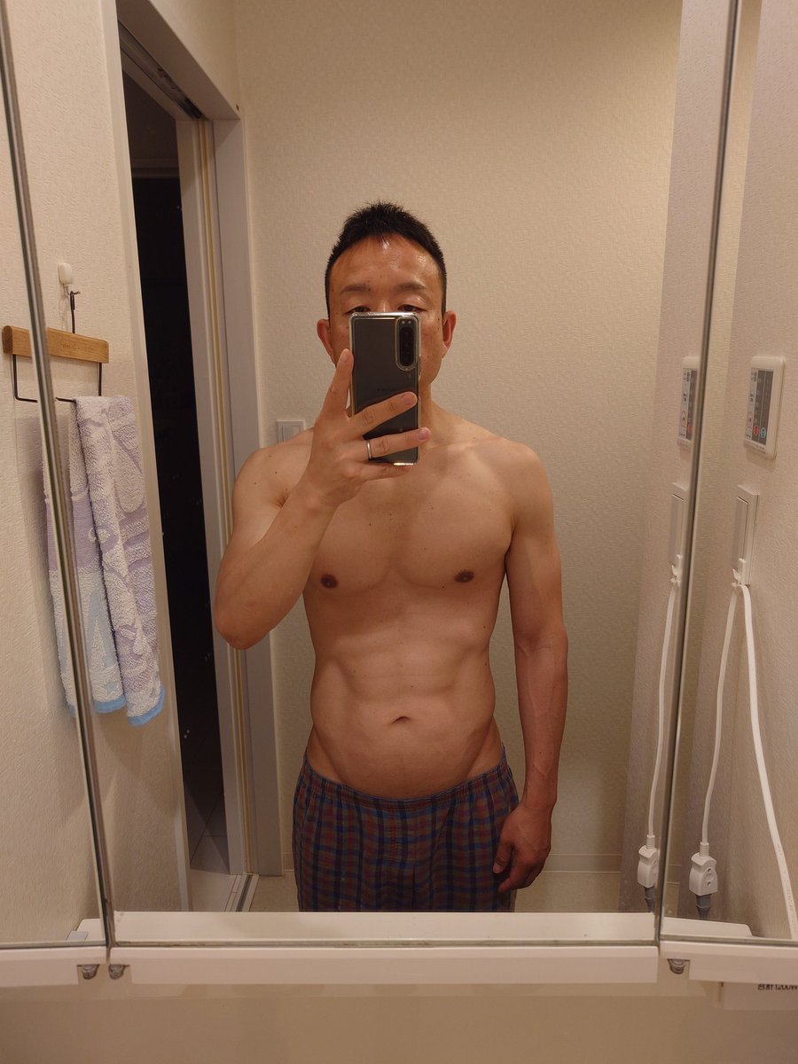peare_peasta's tweet photo. おはようございます🙋
✍️65.9kg 17.2% 77.5cm
⏩あと2.9kg
✍️トレ→#CALISLIFE さんの腹筋
https://t.co/PAwr0z6a5c
明日から8月!早っ💦
グラフはほぼ横ばいですな➡️
現状維持でもヨシとします
夕んぽ🌇頻回
今日もよろしくお願いします👋
#ダイエット垢さん,
#筋トレ垢さん とつながりたい https://t.co/zPorzUO7CS