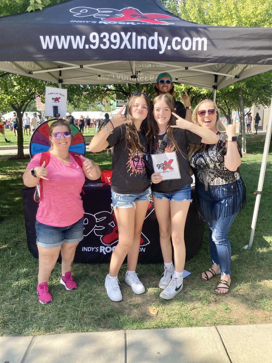 939xindy's tweet photo. Lifeβs too short, so love the one you got π€the #XMob is in full force tonight for @SlightlyStoopid and @SublimeWithRome at TCU Amphitheater! #SummerVibes #WhatIGot #WNDX https://t.co/Y7I9s2silj