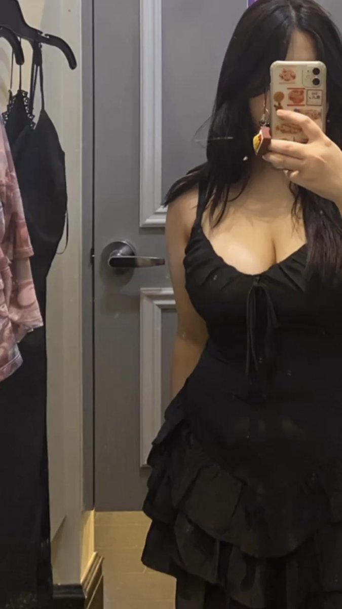 ang3leyed's tweet photo. black dress 🤗 #nsfwtwt https://t.co/7nO7vZl6Zq