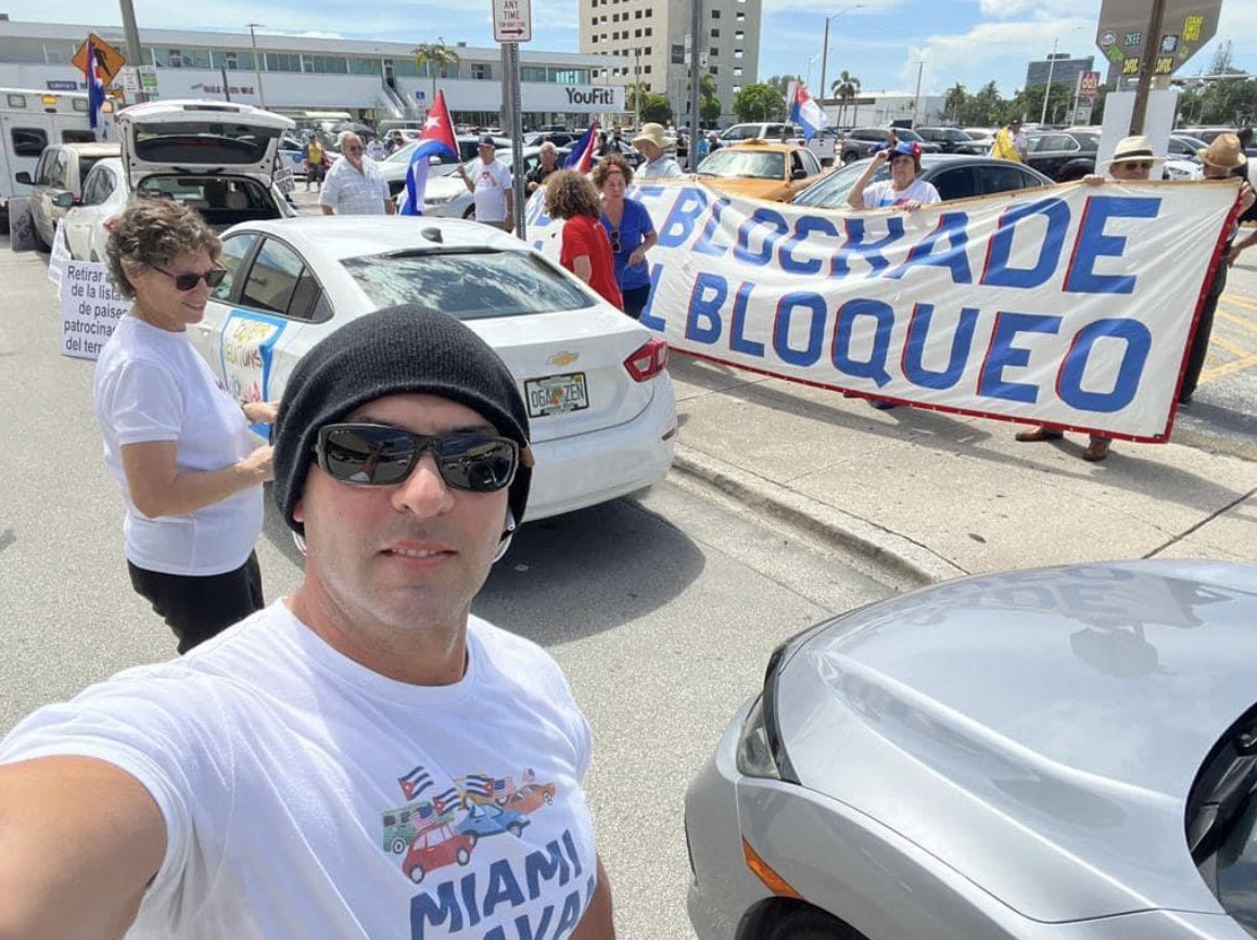 CubaMINREX's tweet photo. Amigos y cubanos exigieron el fin del bloqueo estadounidense contra Cuba 🇨🇺 en las ciudades de Ottawa y Toronto, Canadá 🇨🇦, en Miami, EEUU 🇺🇲, y en Panamá 🇵🇦, en una nueva jornada de #PuentesDeAmor.

#MejorSinBloqueo https://t.co/qGDzTkMfSb